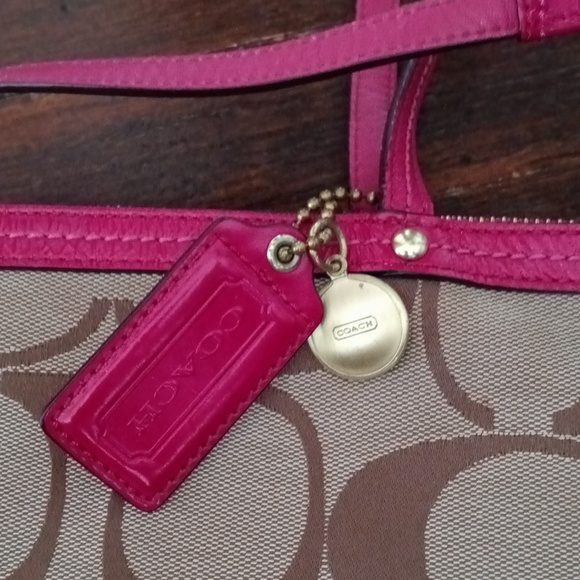 LAST CHANCE Coach purse Raspberry Pink Leather - Picture 2 of 3